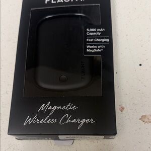 Flaunt Magnetic Wireless Charger - Black